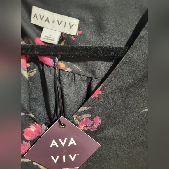 Women's Plus Size Floral Print Long Sleeve V-Neck Covered Button Blouse Ava&Viv - Picture 4 of 7